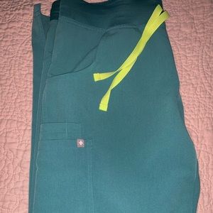 Figs scrub bottoms in Marine